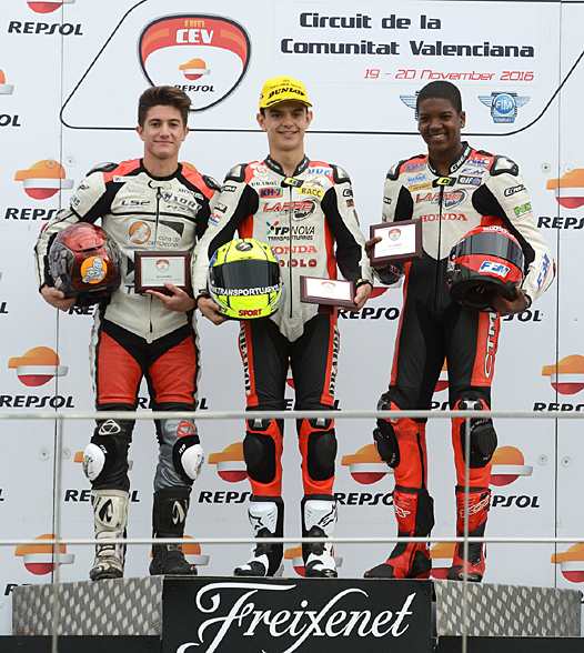 <b>Podium 2016 Moto3 Production : Hector Garzo Vicent - Honda, Aleix Viu Cotoli - Honda et Lyvann Luchel - TSR Honda (photo CEV)</b>