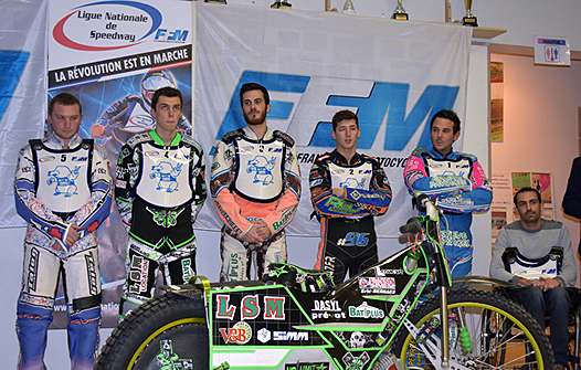 <b>MC Marmande : Boris Pizzinatto, John Bernard, Xavier Muratet, Dimitri Bergé, Théo Di Palma (Capitaine) et Jérémy Diraison - Manager. Absent : Kévin Hahn et Léon Flint - 250cc (photo Coralie Lamarque)</b>