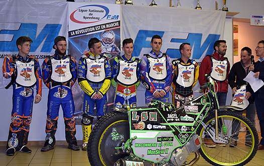<b>AMCM Mâcon : Steven Labouyrie - 250cc, Anthony Chauffour, Julien Cayre, Gaétan Stella, Richard De Biasi, Guillaume Comblon, Stéphane Trésarrieu (Capitaine) et Laurent Sambarrey - Manager (photo Coralie Lamarque)</b>