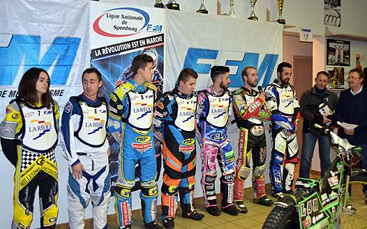 <b>La Réole : Audrey Dupuy - 250cc, Jérémy Dupuy, Jordan Dubernard, Enzo Dubernard, Alexandre Dubrana, David Bellego, Mathieu Trésarrieu (Capitaine) et Régis Davango - Manager (photo Coralie Lamarque)</b>