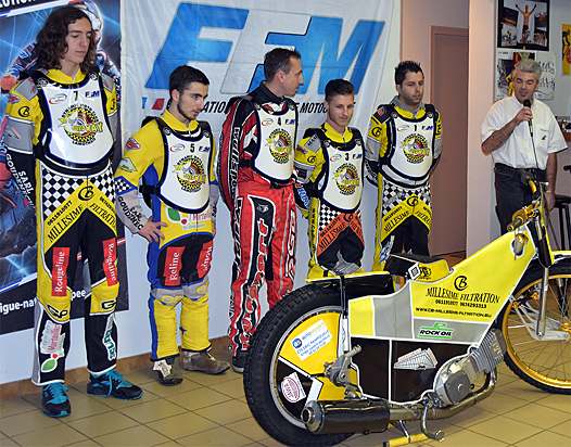 <b>Lamothe Landerron : Benjamin Cambe – 250cc, Thomas Valladon, . Sébastien Brousillou, Maéron Hermes, Jérôme Lespinasse et Christophe Goret – Manager. Absent : Adam Ellis et Gabriel Dubernard (photo Coralie Lamarque)</b>