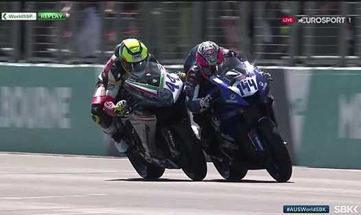 <b>Arrivée au finish entre Roberto Rolfo - MV Agusta et Lucas Mahias - Yamaha (document Eurosport)</b>