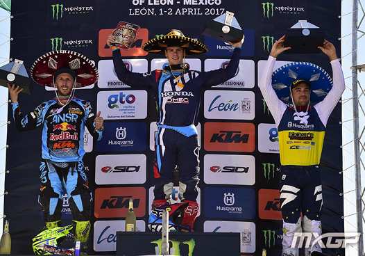 <b>Podium MXGP : Toni Cairoli - KTM, Tim Gajser - Honda et Gautier Paulin - HVA (photo MXGP.com)</b>