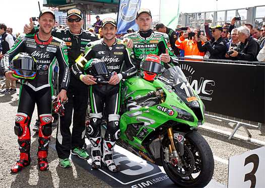 <b>SRC Kawasaki : Fabien Foret, Gilles Stafler - Team Manager, Randy de Puniet et Mathieu Gines (photo FIM EWC)</b>