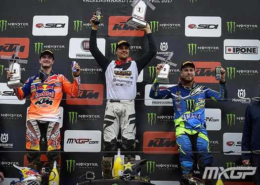 <b>Podium MXGP : Jeffrey Herlings - KTM, Gautier Paulin - HVA et Jeremy Van Horebeek - Yamaha (photo MXGP.com)</b>