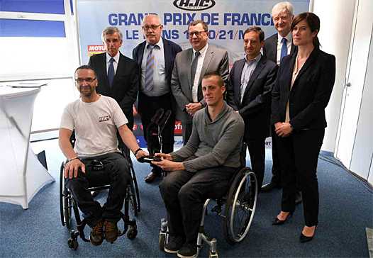 <b>Claude MICHY, François EDOM (adjoint aux sports de la Ville du Mans), Jacques BOLLE (Président de la FFM), Pierre FILLON (Président de l'ACO), Dominique LE MENER (Président du Conseil départemental de la Sarthe), Vanessa CHARBONNEAU (Vice-Présidente du Conseil régional des Pays de la Loire), Marc Tchorz et Nicolas DUVAL (pilotes de l'International Bridgestone Handy Race)</b>