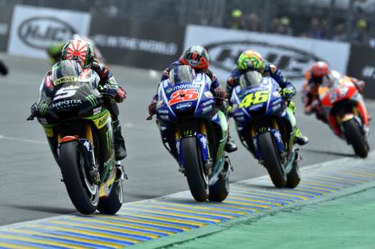 <b>Johann Zarco - Yamaha devant Maverick Vinales - Yamaha, Valentino Rossi - Yamaha et Marc Márquez - Honda (photo wwww.johannzarco.com)</b>