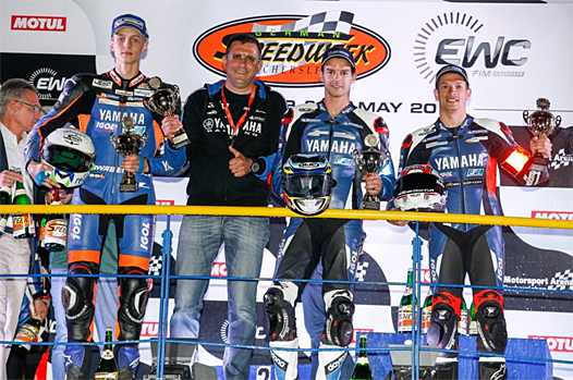 <b>Podium Superstock : Florian Alt, Bastien Mackels, Yannick Lucot - Team Manager et Axel Maurin - Yamaha Viltaïs Experiences (photo WEC FIM) </b>