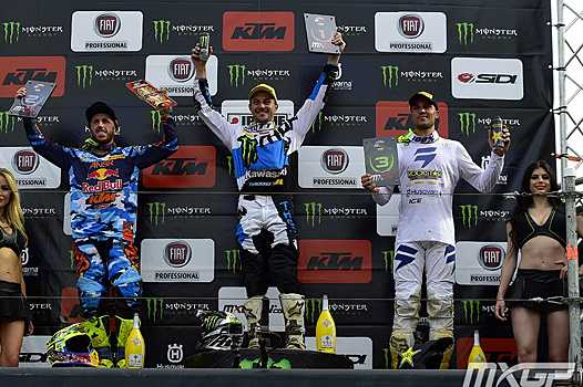 <b>Podium MXGP : Toni Cairoli - KTM, Clément Desalle - Kawasaki et Gautier Paulin -HVA (photo MXGP.com)</b>