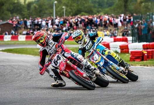 <b>S1 : Sylvain Bidart - Honda devant Tom Chareyre - TM (photo Supermotard-France.fr)</b>