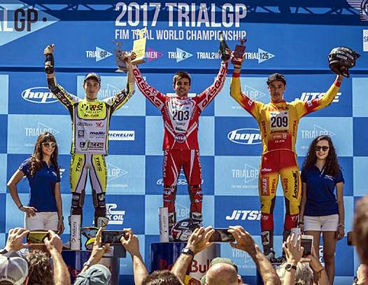 <b>Podium Trial2 : Luca Petrella - TRRS), Gaël Chatagno (Gas Gas) et Marc Riba Lazaro - TRRS (photo TrialGP.com)</b> 