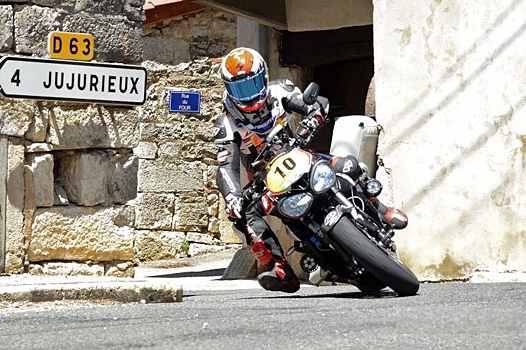 <b>Julien Toniutti - Triumph (photo Amélie Deltelle et Pierre Derrien)</b>