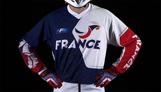 <b>Maillot prochainement disponible à la vente.</b>