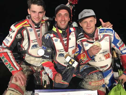 <b>Au centre Mathieu Trésarrieu</b>