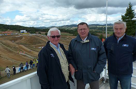 <b>Jacques Bolle, Président de la FFM, aux côtés de Jean-Pierre Forest, Président de la Commission de Motocross et du Moto-Club de Dardon-Gueugnon, et Gilbert Gontier, Vice-Président de la FFM (photo FFM)</b>
