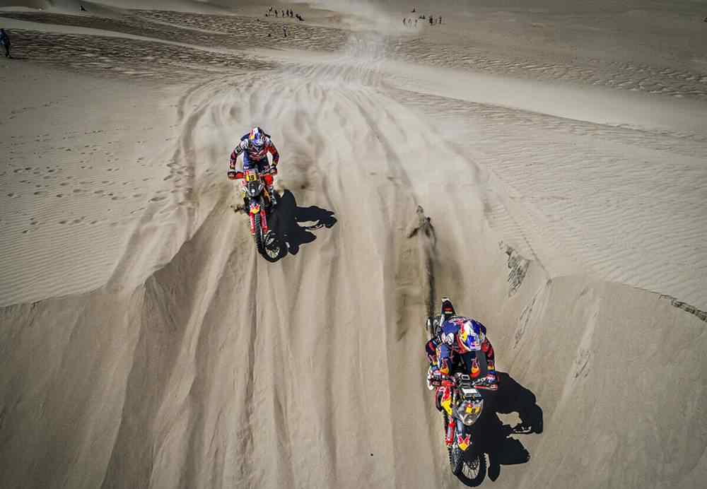 Antoine Méo - KTM derrière son coéquipier Toby Price - KTM (photo ASO)