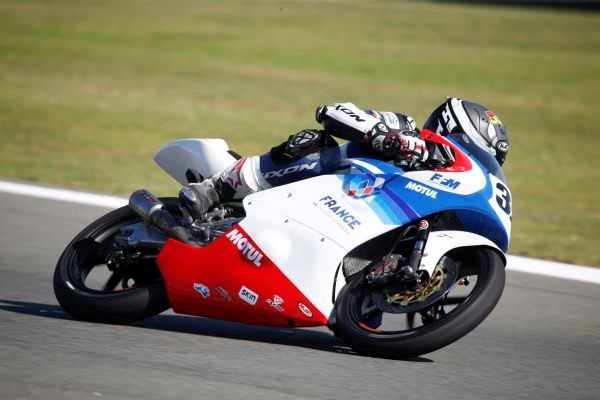 La Honda NSF 250 R (Type MR03) portera les couleurs de la FFM.  