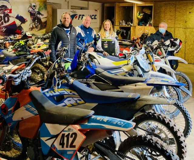 Le garage du lycée François Marty est riche de nombreuses machines.