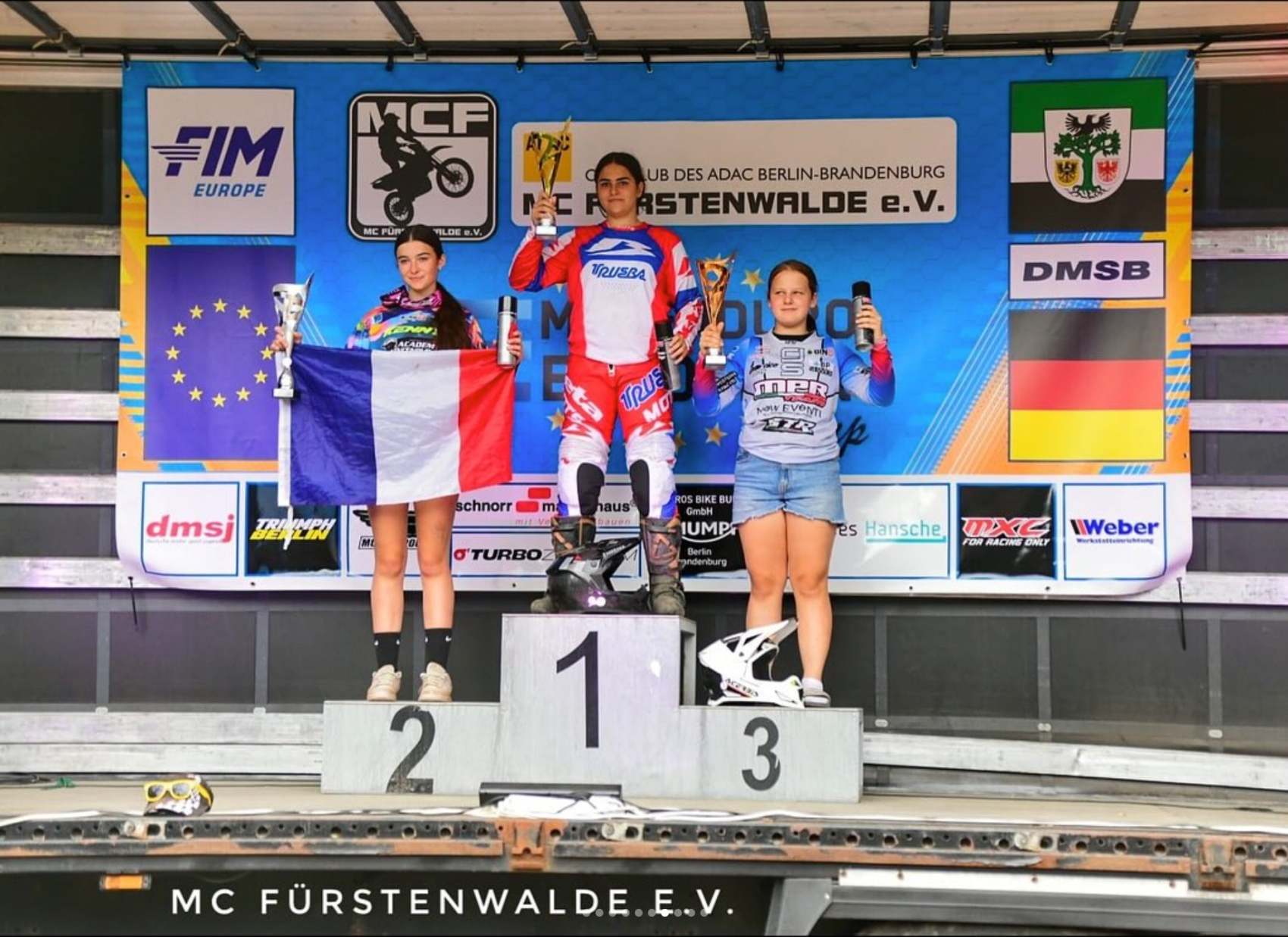 SATINE JEAN - WOMEN 125 MINI - PHOTO INSTAGRAM DE @MC_FUERSTENWALDE