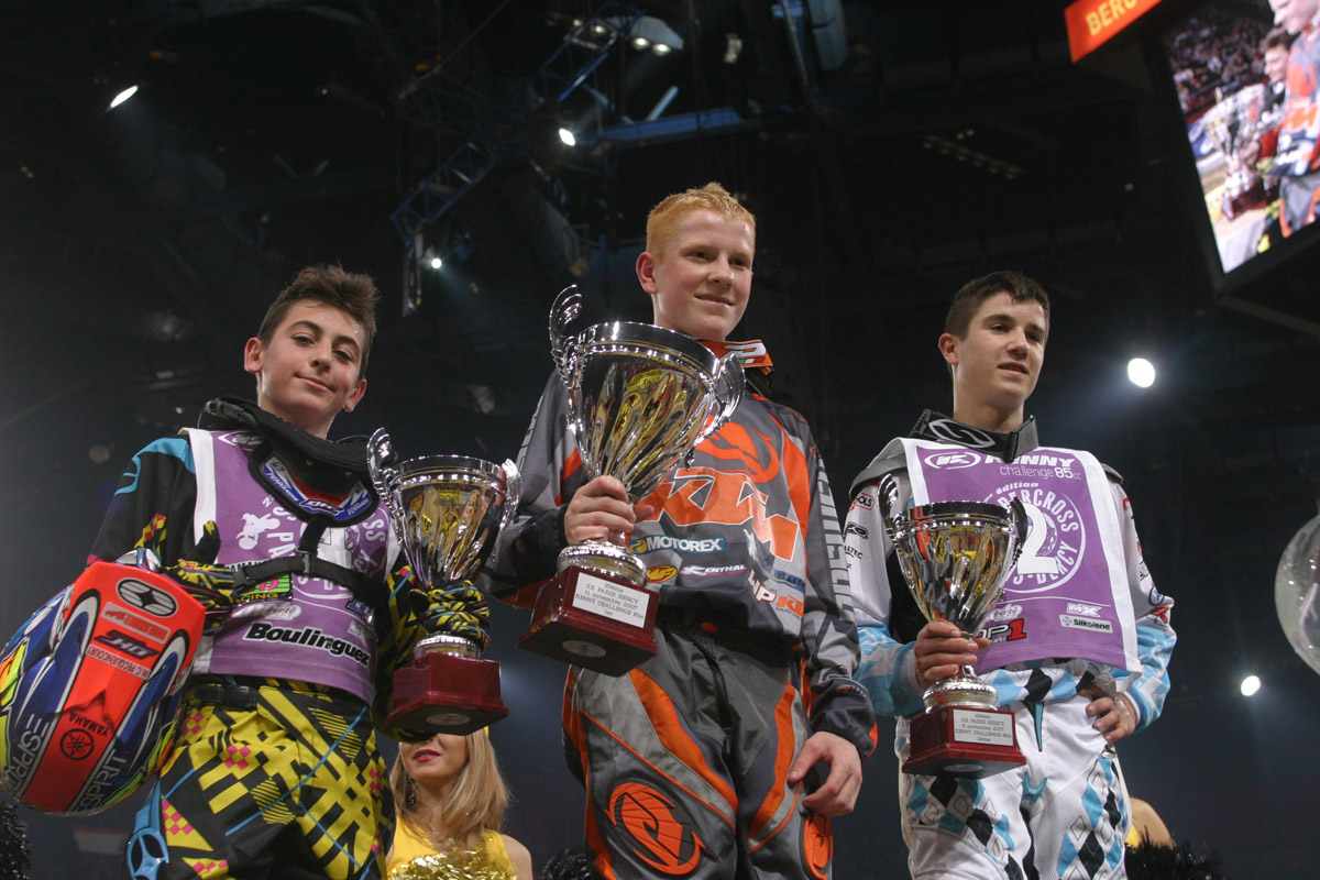 Avant de performer dans les catégories supérieures, Max Anstie (au milieu) et Dylan Ferrandis (à gauche) avaient fait leurs classes à Paris au début des années 2000, sur des 85cc à l’époque !
