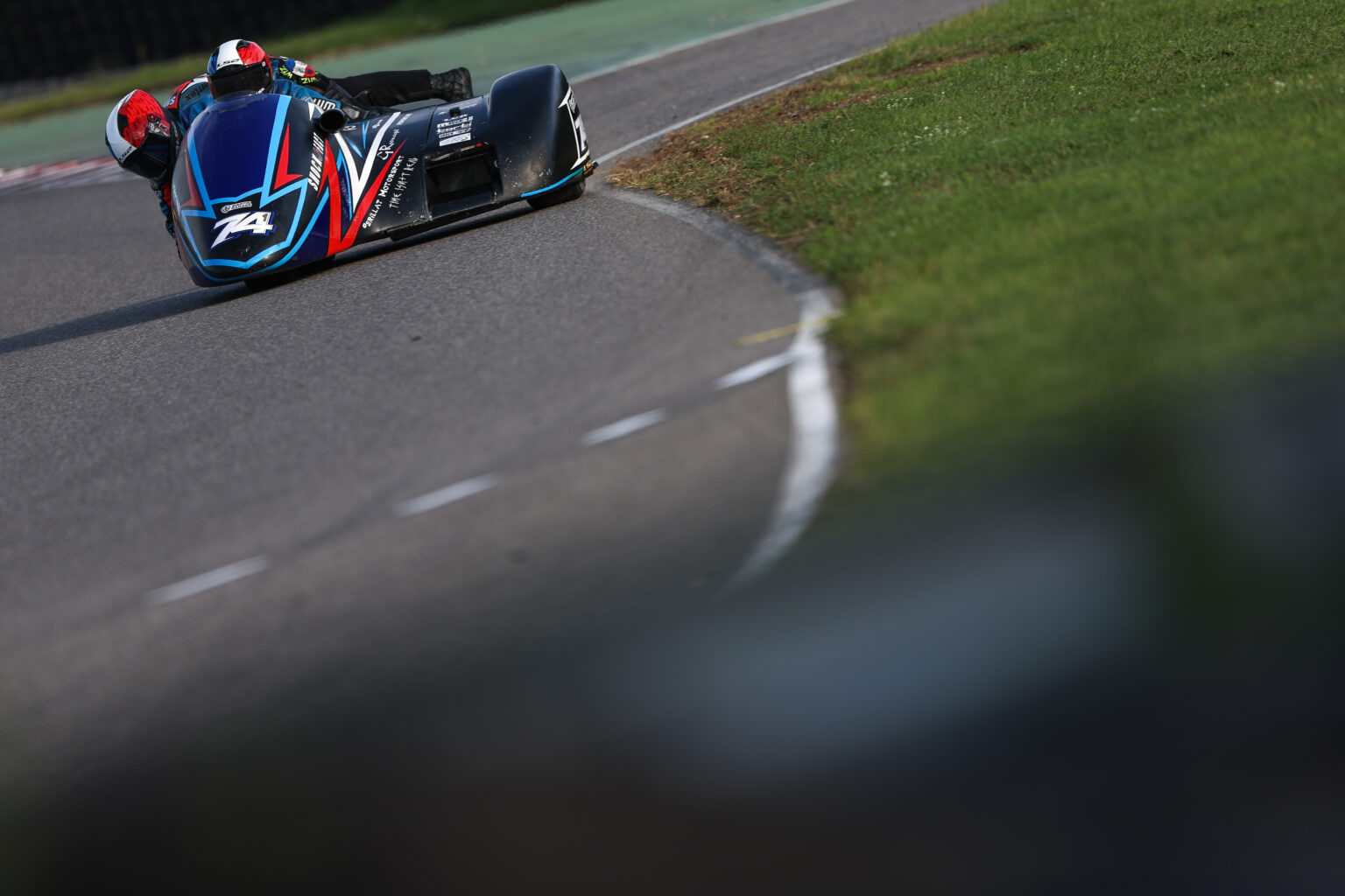 CRÉDIT PHOTO : TED & VINCENT PEUGEOT - PERILLAT & PEUGEOT RACING TEAM - PHOTO FSBK.FR 