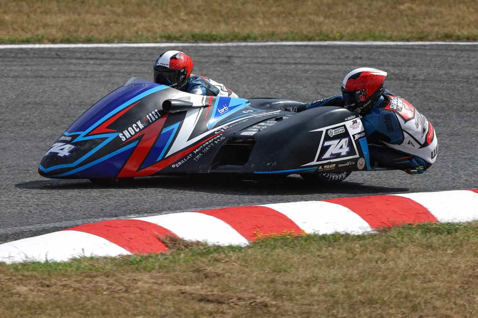 CRÉDIT PHOTO : TED & VINCENT PEUGEOT - PERILLAT & PEUGEOT RACING TEAM - PHOTO FSBK.FR  