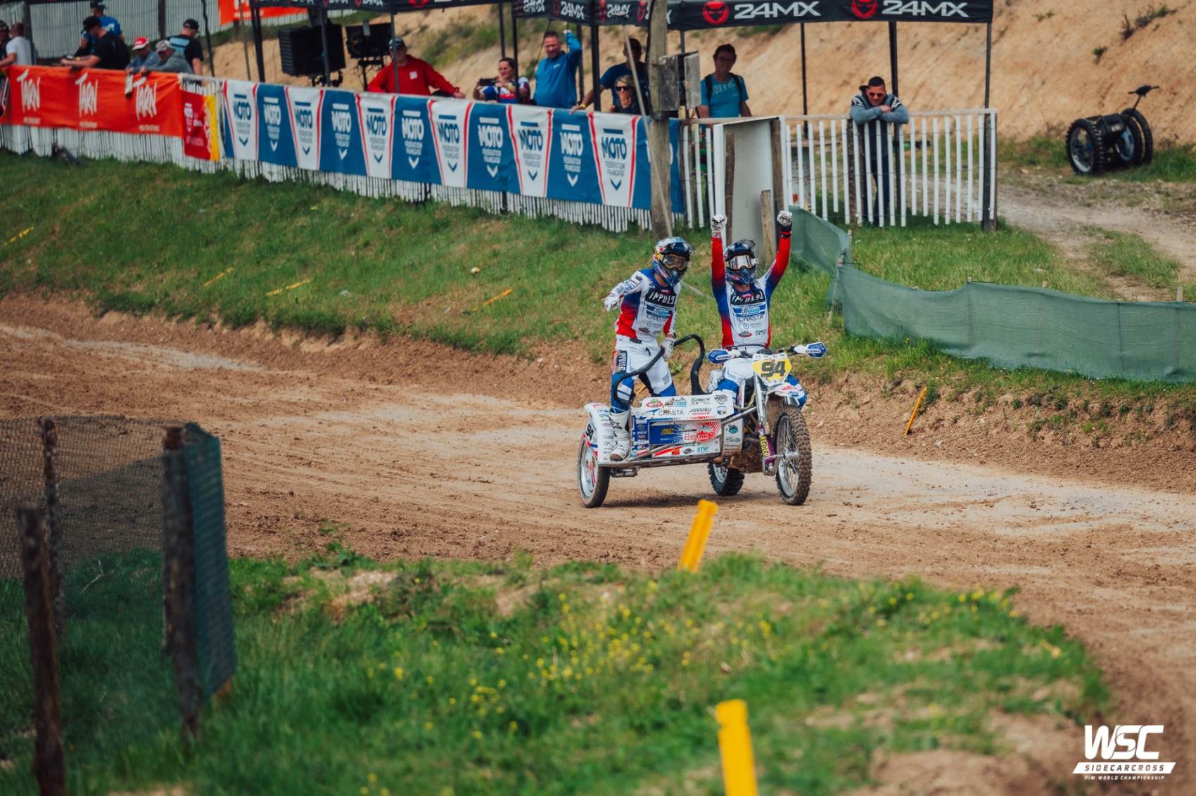 KILLIAN ET EVAN PRUNIER - SIDECAR TEAM PRUNIER - PHOTO DE FIMSIDECARCROSS.COM 