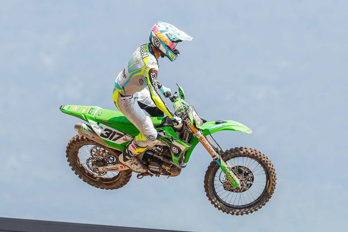 MATHIS VALIN - KAWASAKI RACING TEAM - PHOTO FB DE KAWASKI RACING EU.jpg